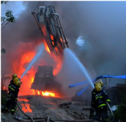 電纜著(zhù)火，礦工遇難！